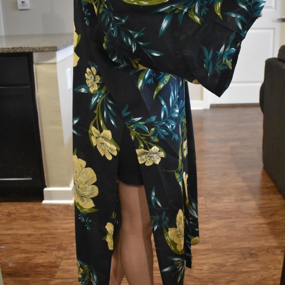 LAST 1️⃣ Long Floral Black Kimono - Picture 5 of 7
